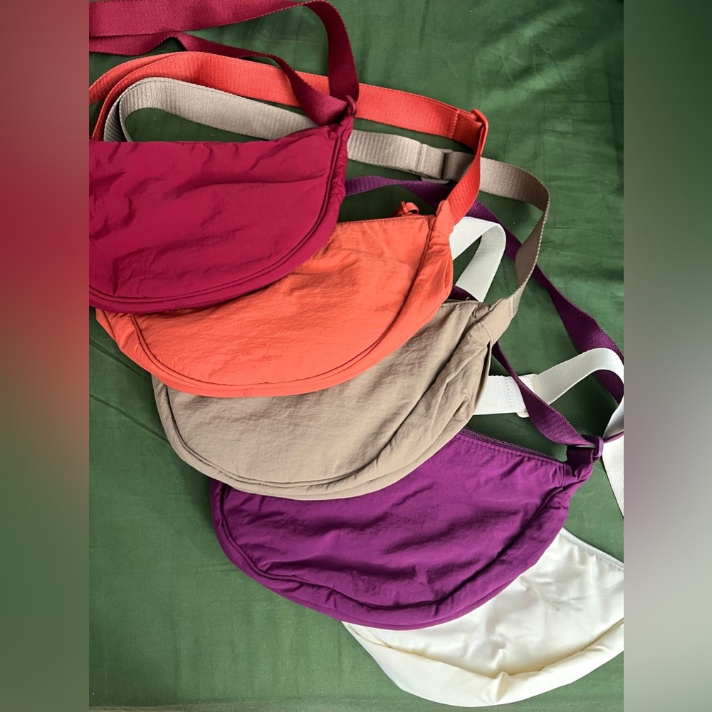 UNIQLO Round Mini Shoulder Bags
